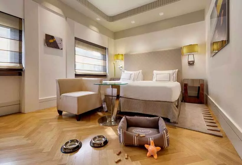 Отель Meliá Genova