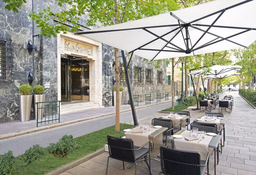 Отель Meliá Genova