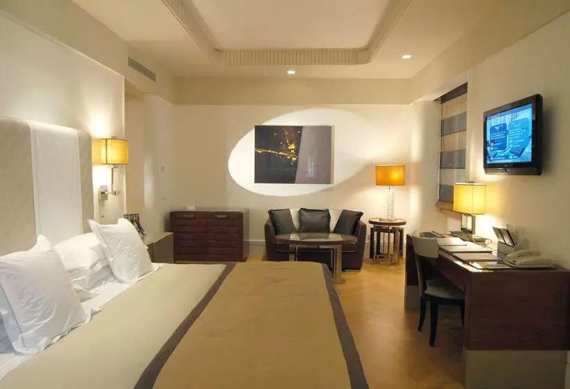 Отель Meliá Genova