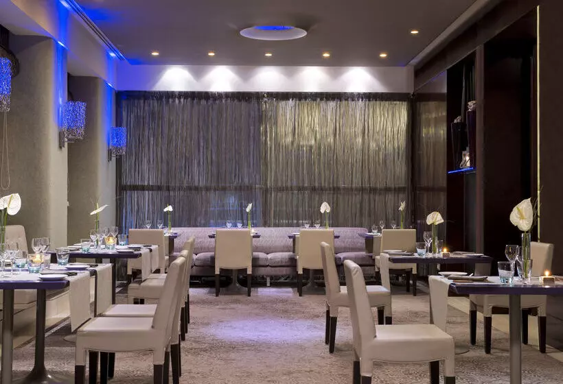 Отель Meliá Genova