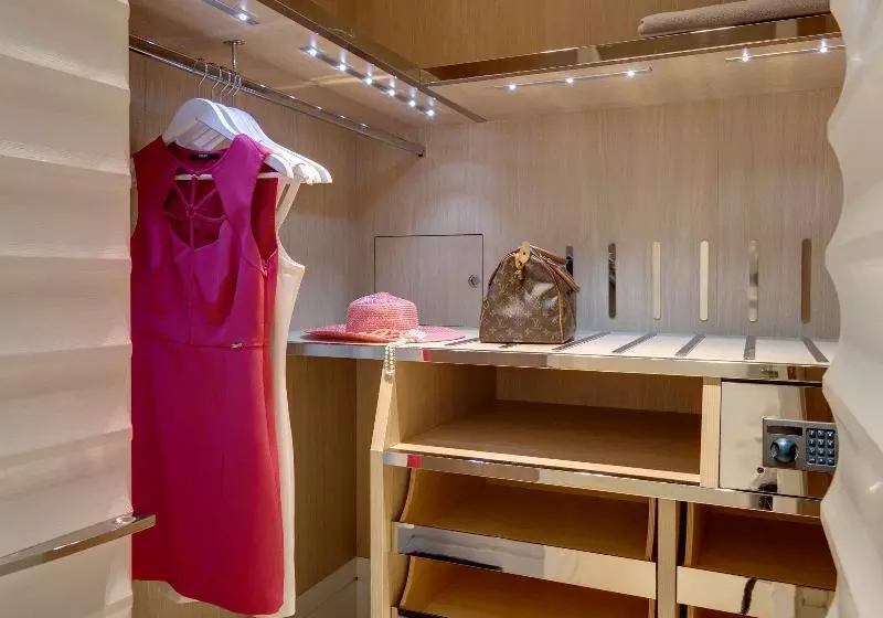 Отель Meliá Genova