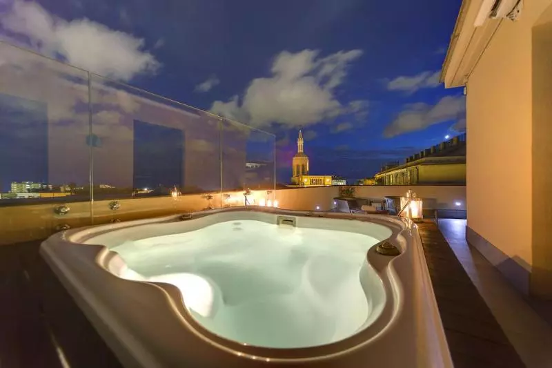 Отель Meliá Genova