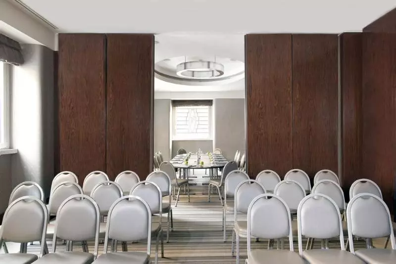 Отель Meliá Genova