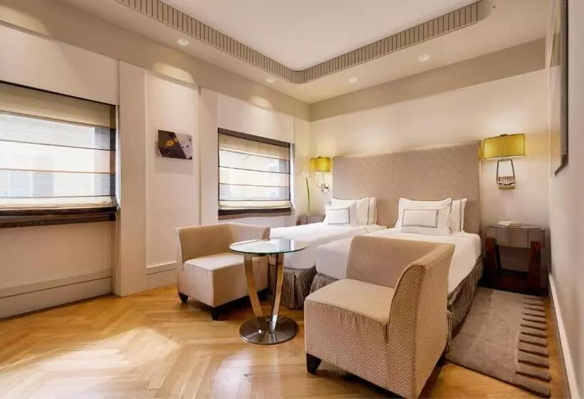 Отель Meliá Genova