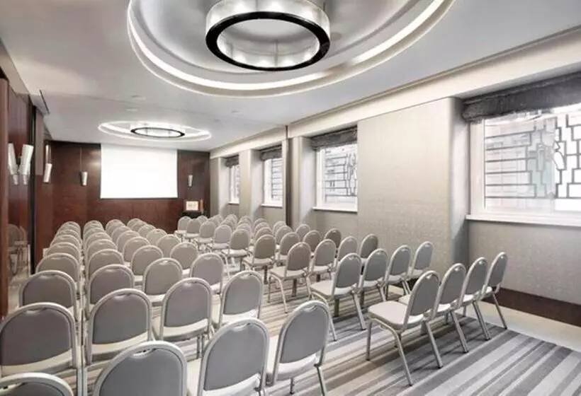 Отель Meliá Genova