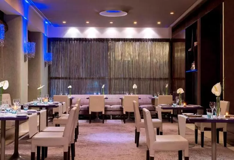 Отель Meliá Genova