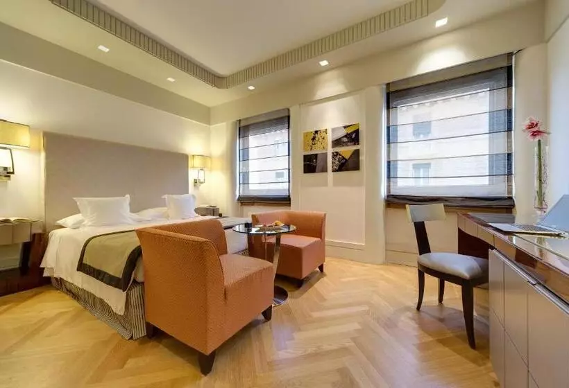 Отель Meliá Genova