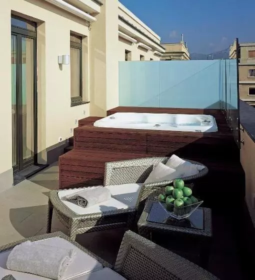 Отель Meliá Genova