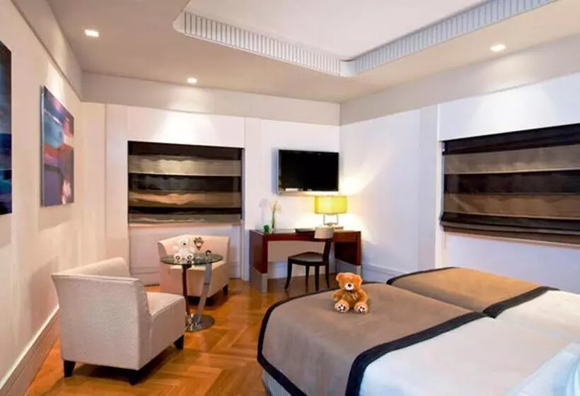 Отель Meliá Genova