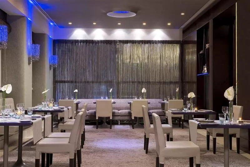 Отель Meliá Genova