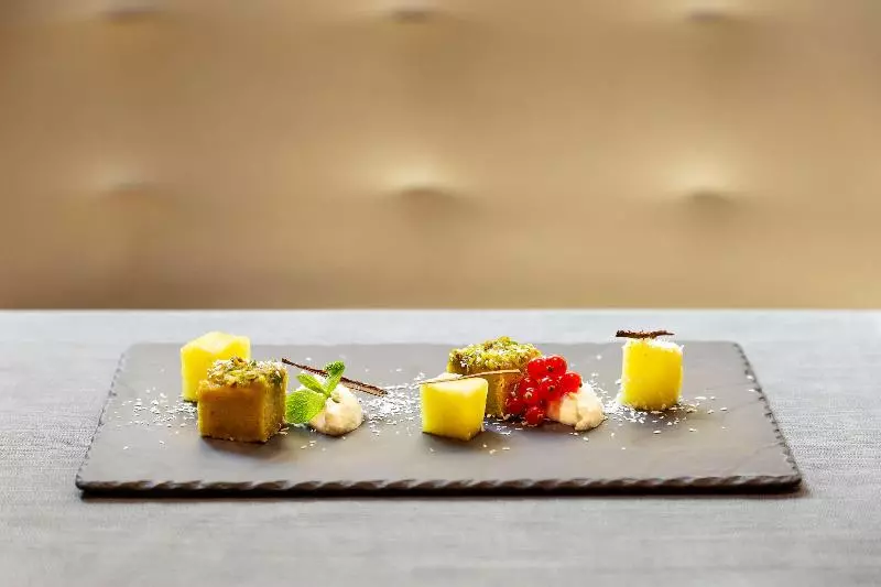 Отель Meliá Genova