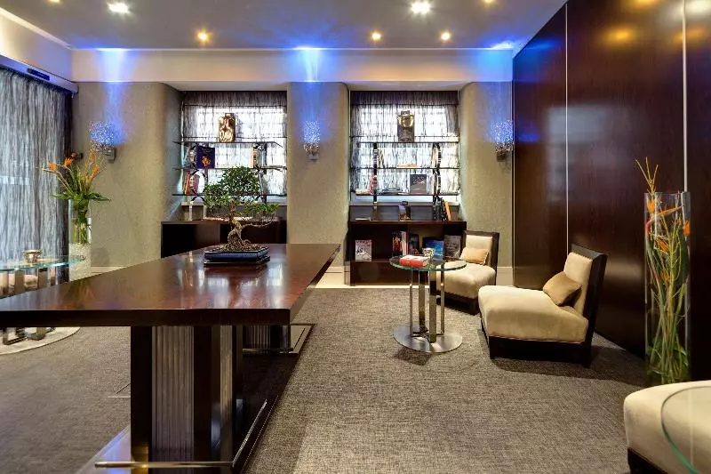 Отель Meliá Genova