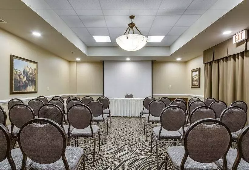 هتل Monte Carlo Inn Vaughan Suites