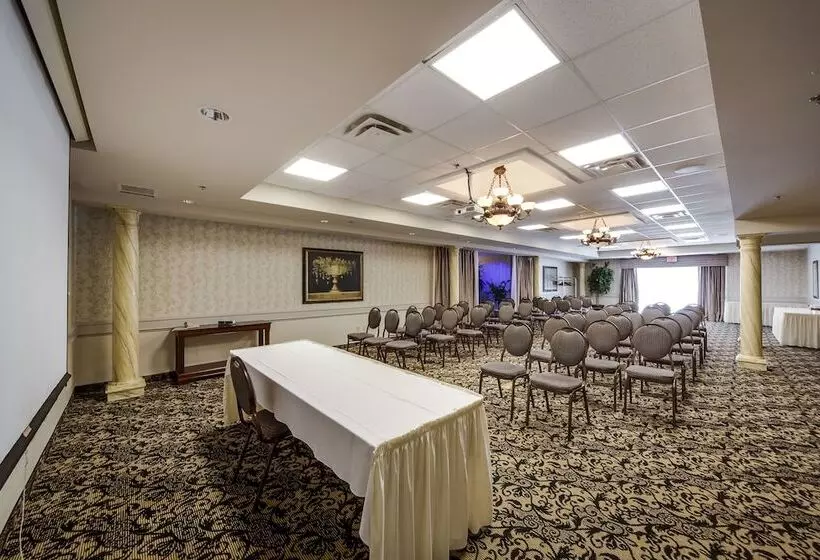 هتل Monte Carlo Inn Vaughan Suites