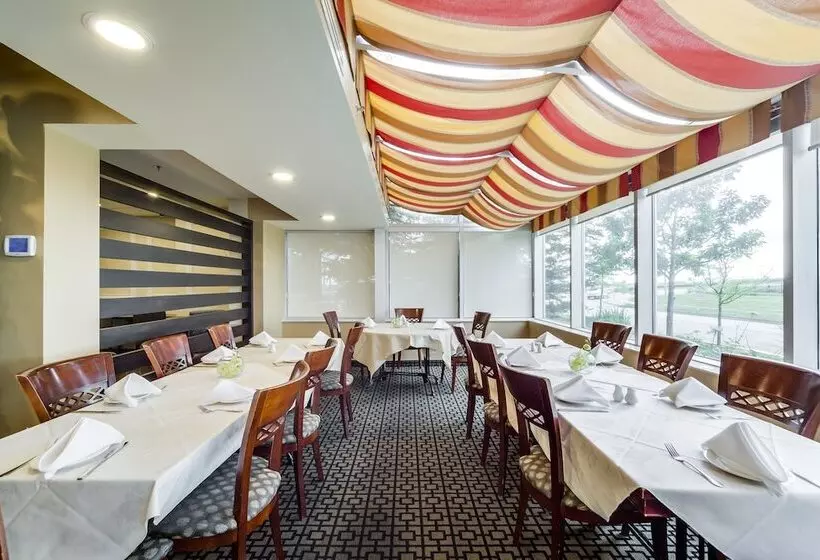 هتل Monte Carlo Inn Vaughan Suites