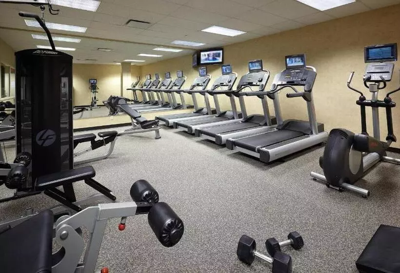 בית מלון כפרי Residence Inn By Marriott Montreal Airport