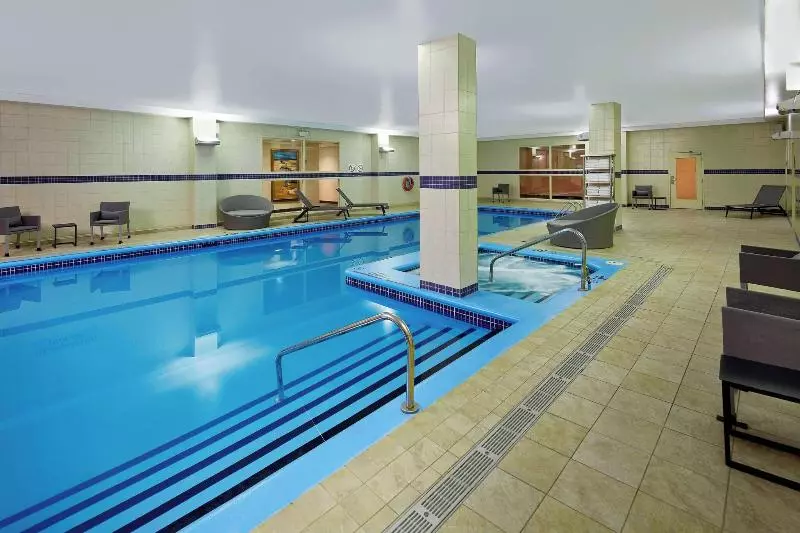 בית מלון כפרי Residence Inn By Marriott Montreal Airport