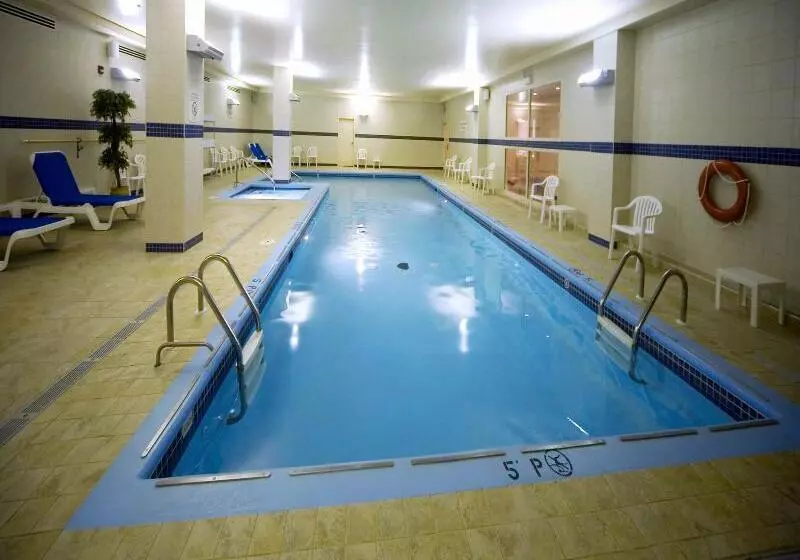 בית מלון כפרי Residence Inn By Marriott Montreal Airport