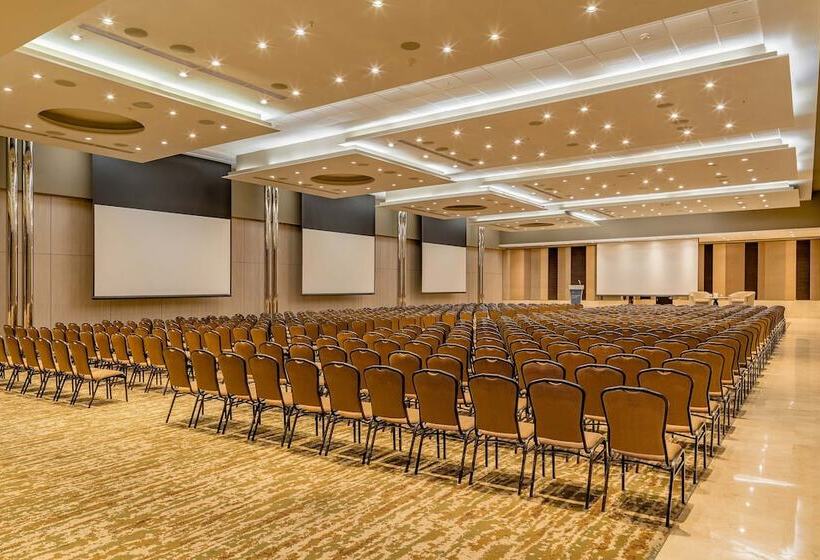 בית מלון כפרי Sheraton Grand Panama