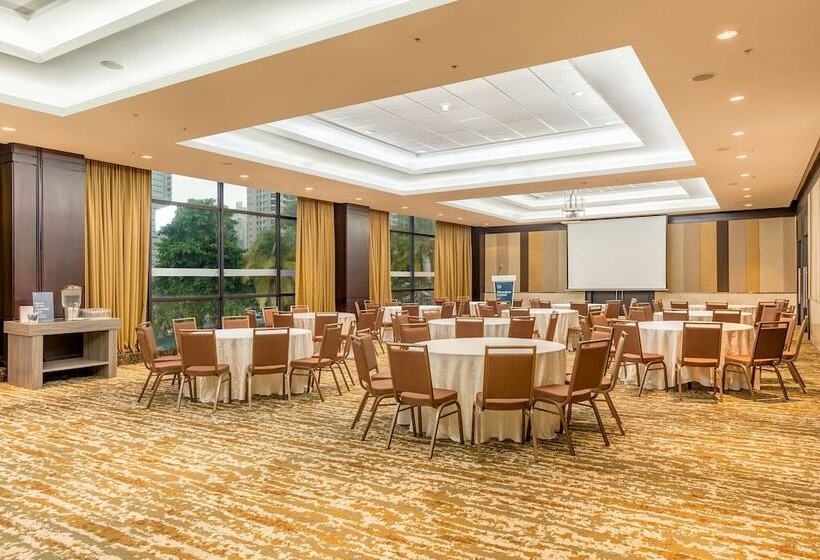 בית מלון כפרי Sheraton Grand Panama