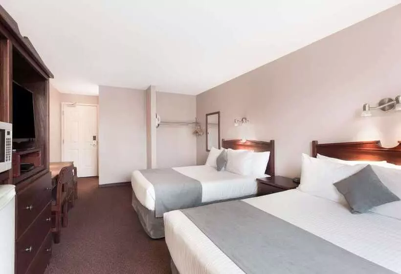 فندق Super 8 By Wyndham Lake Country/winfield Area