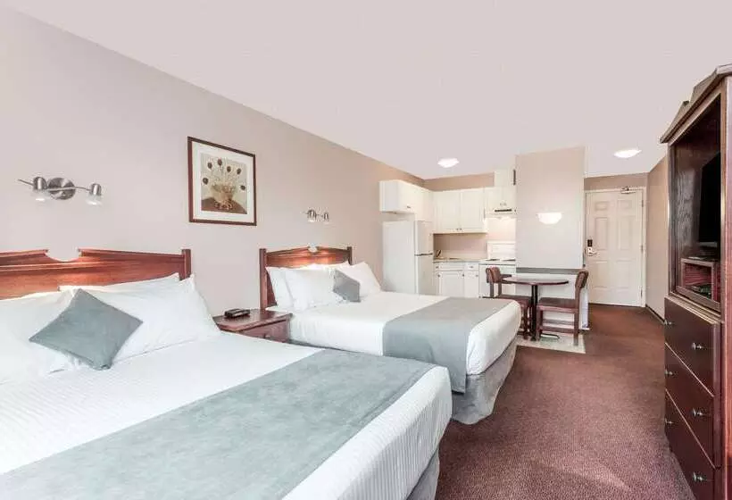 فندق Super 8 By Wyndham Lake Country/winfield Area