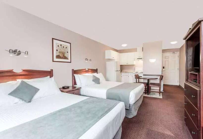 فندق Super 8 By Wyndham Lake Country/winfield Area