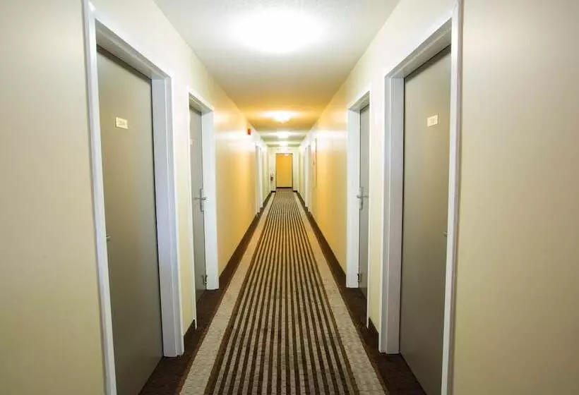 Hotelli The Village Inn