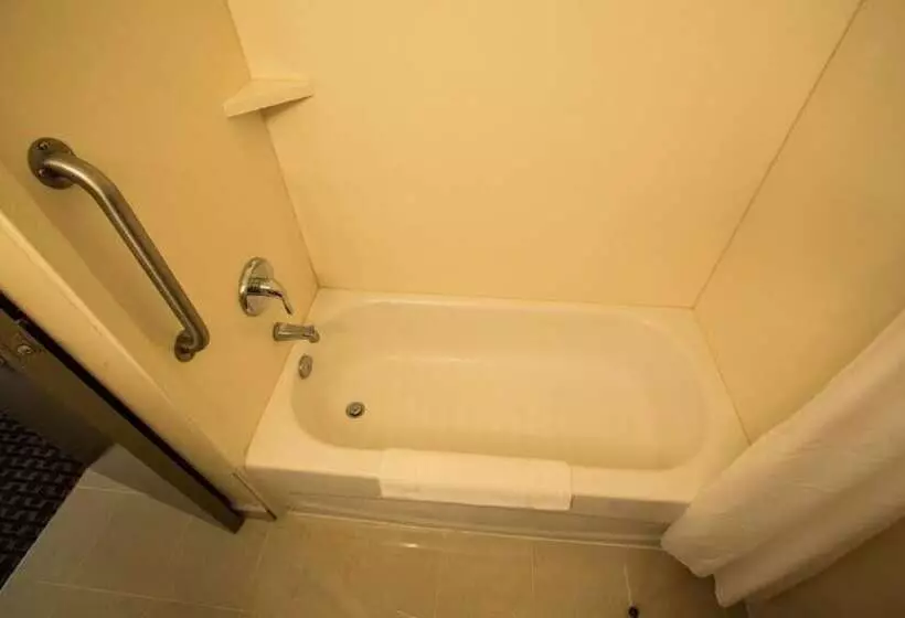 Hotelli The Village Inn