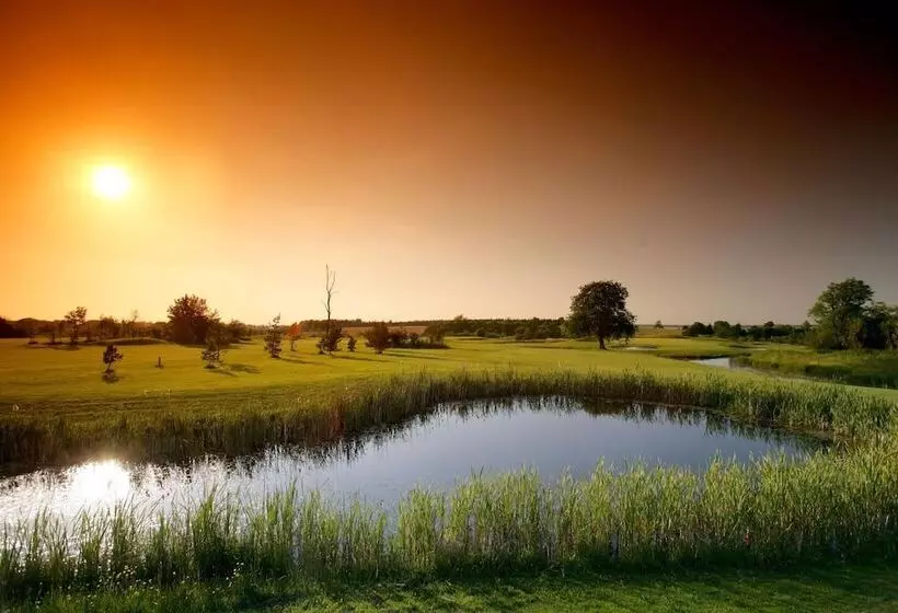 The Wiltshire Hotel, Golf And Leisure Resort