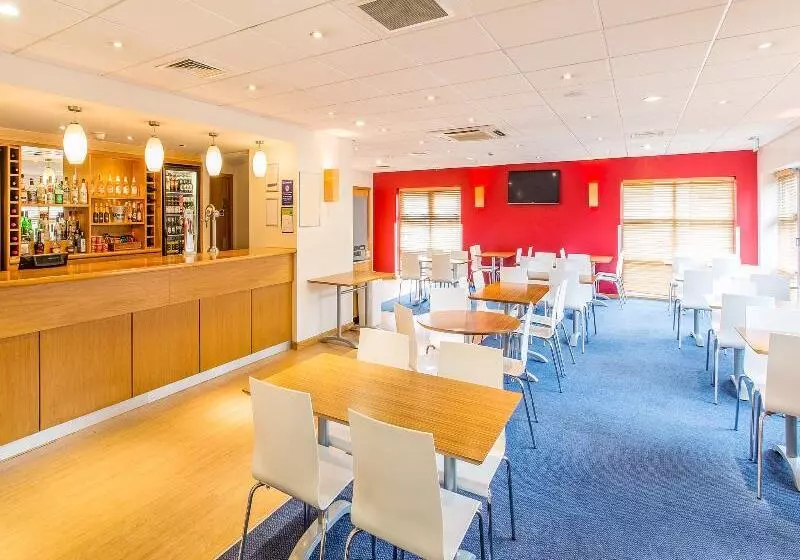 ホテル Travelodge Stansted Great Dunmow