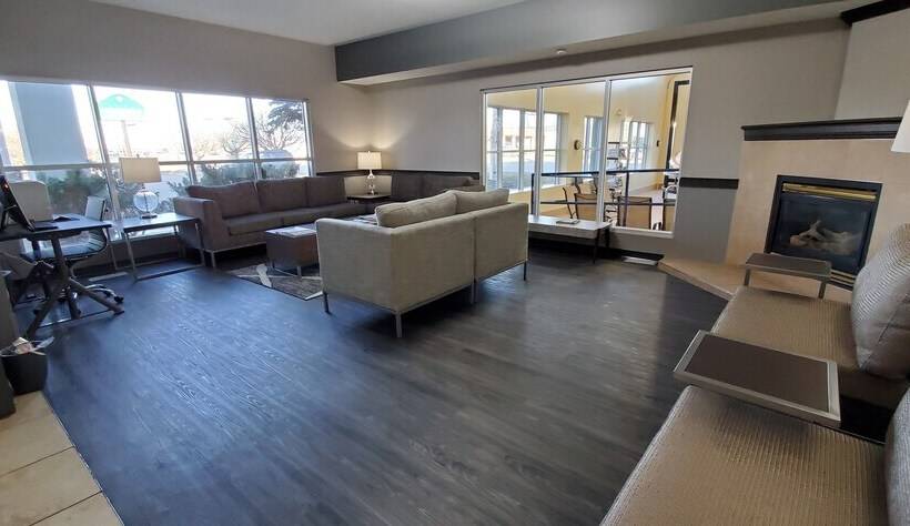 בית מלון כפרי Wingate By Wyndham Lethbridge