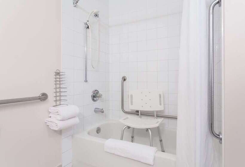 مُتل Super 8 By Wyndham Golden