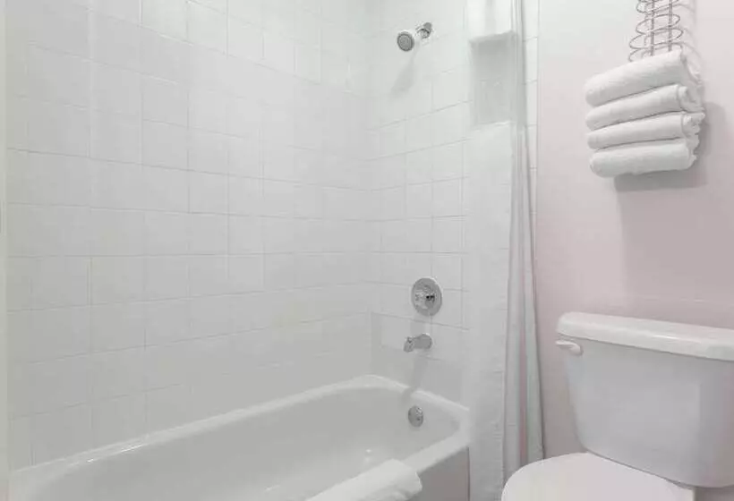 汽车旅馆 Super 8 By Wyndham Golden