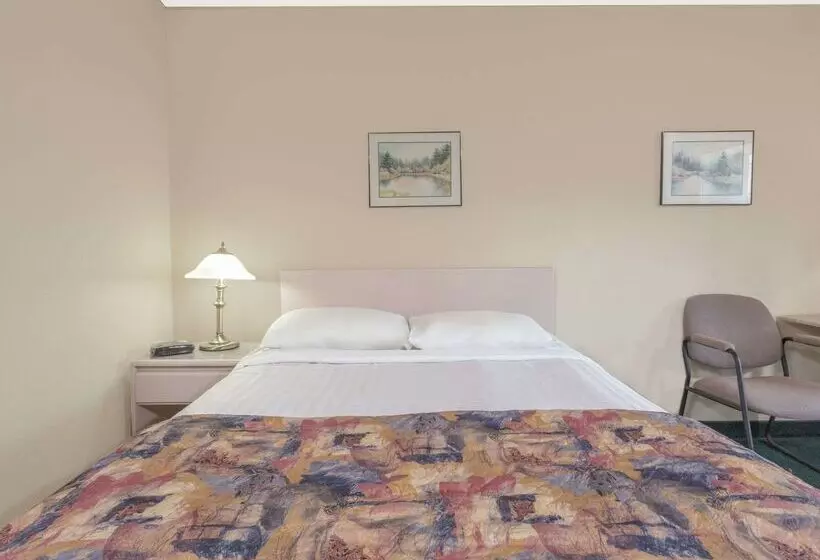 汽车旅馆 Super 8 By Wyndham Golden