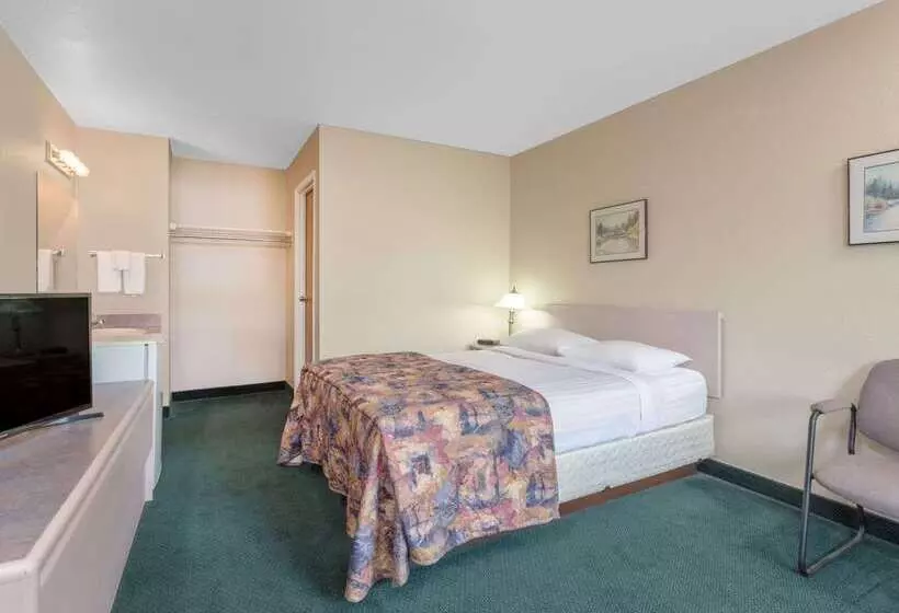 汽车旅馆 Super 8 By Wyndham Golden