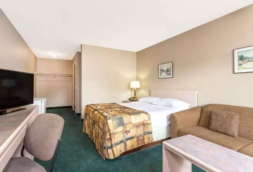 汽车旅馆 Super 8 By Wyndham Golden