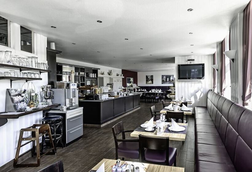 בית מלון כפרי Monopol