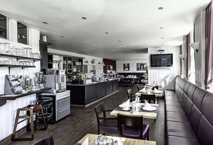 בית מלון כפרי Monopol