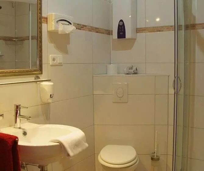 בית מלון כפרי Monopol