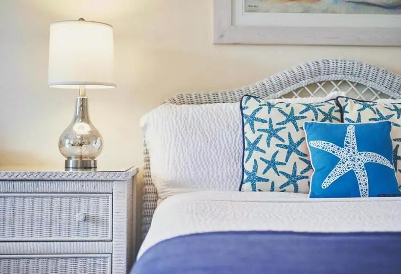 هتل Sandyport Beach Resort