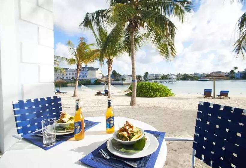 هتل Sandyport Beach Resort