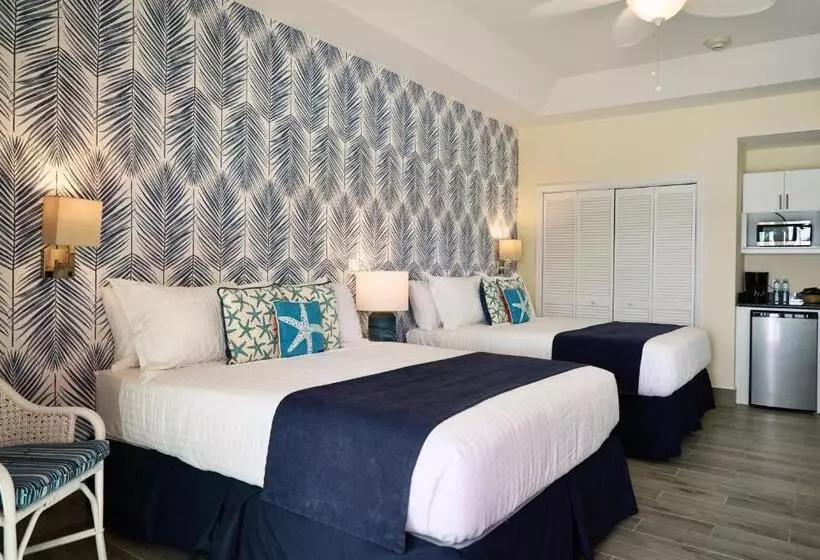 هتل Sandyport Beach Resort