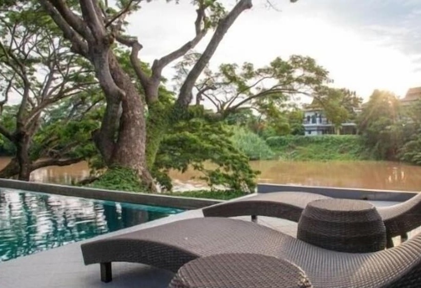 فندق Baan Nam Ping Riverside Homestay