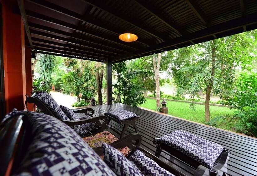 فندق Baan Nam Ping Riverside Homestay