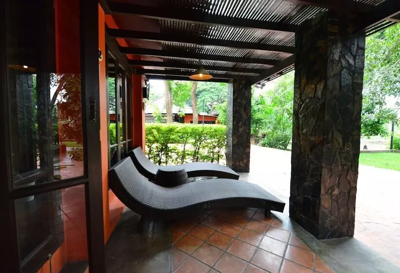ホテル Baan Nam Ping Riverside Homestay