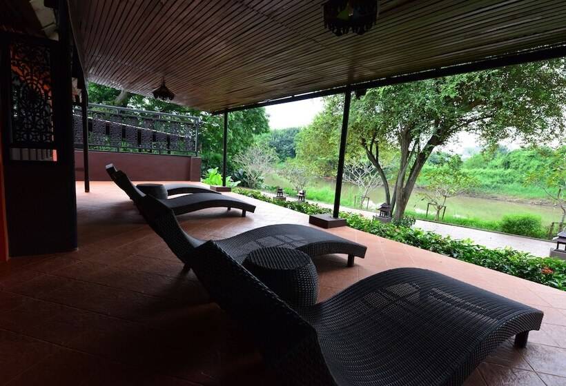 فندق Baan Nam Ping Riverside Homestay