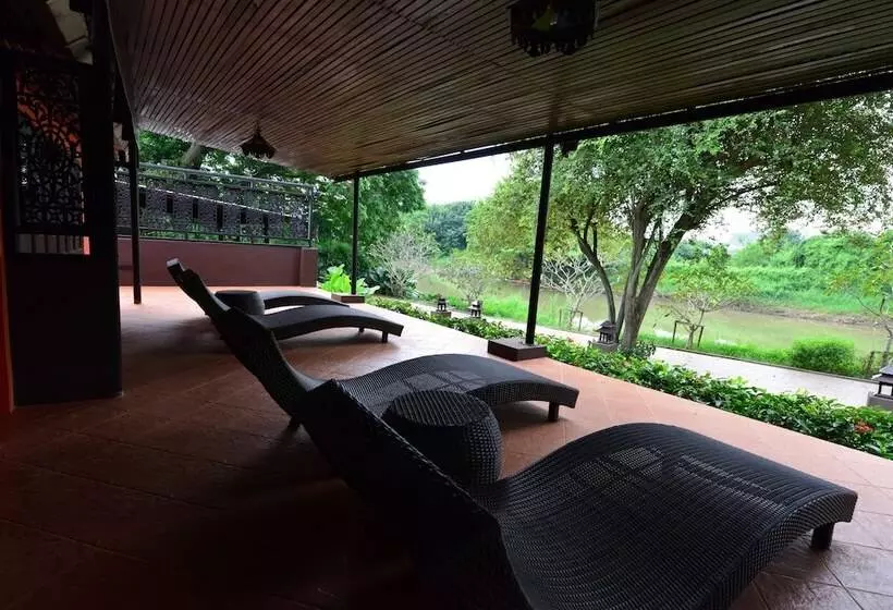 ホテル Baan Nam Ping Riverside Homestay