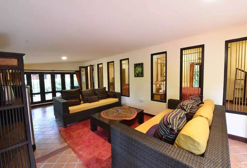 ホテル Baan Nam Ping Riverside Homestay