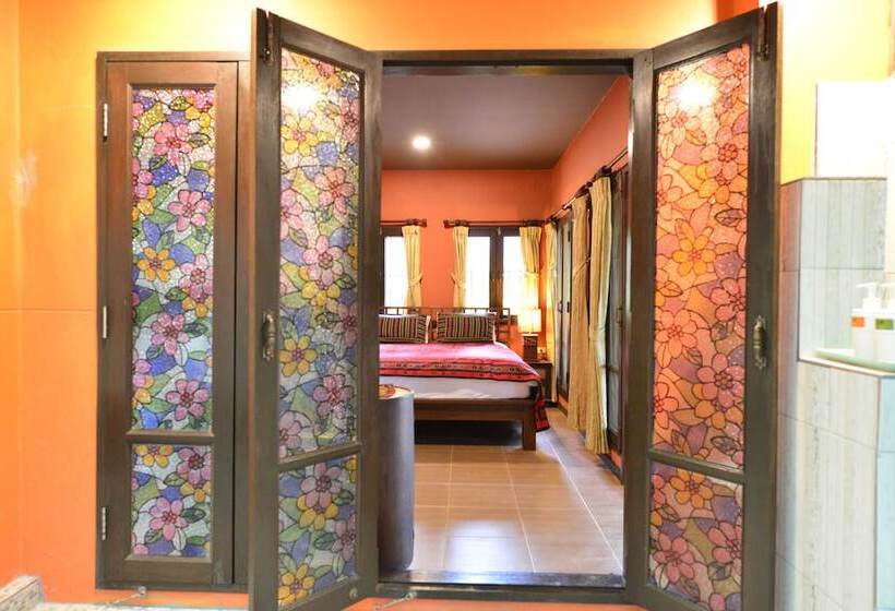 فندق Baan Nam Ping Riverside Homestay